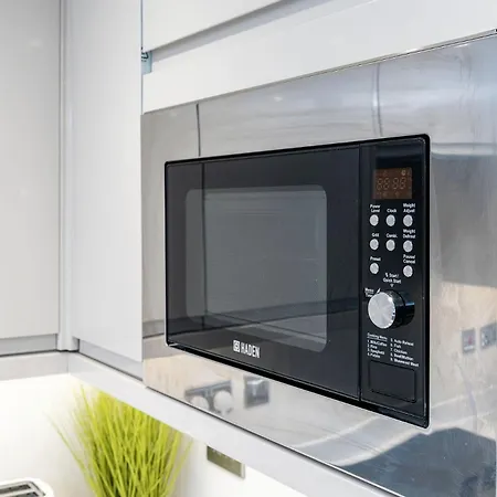 Deluxe Leeds (West Yorkshire)